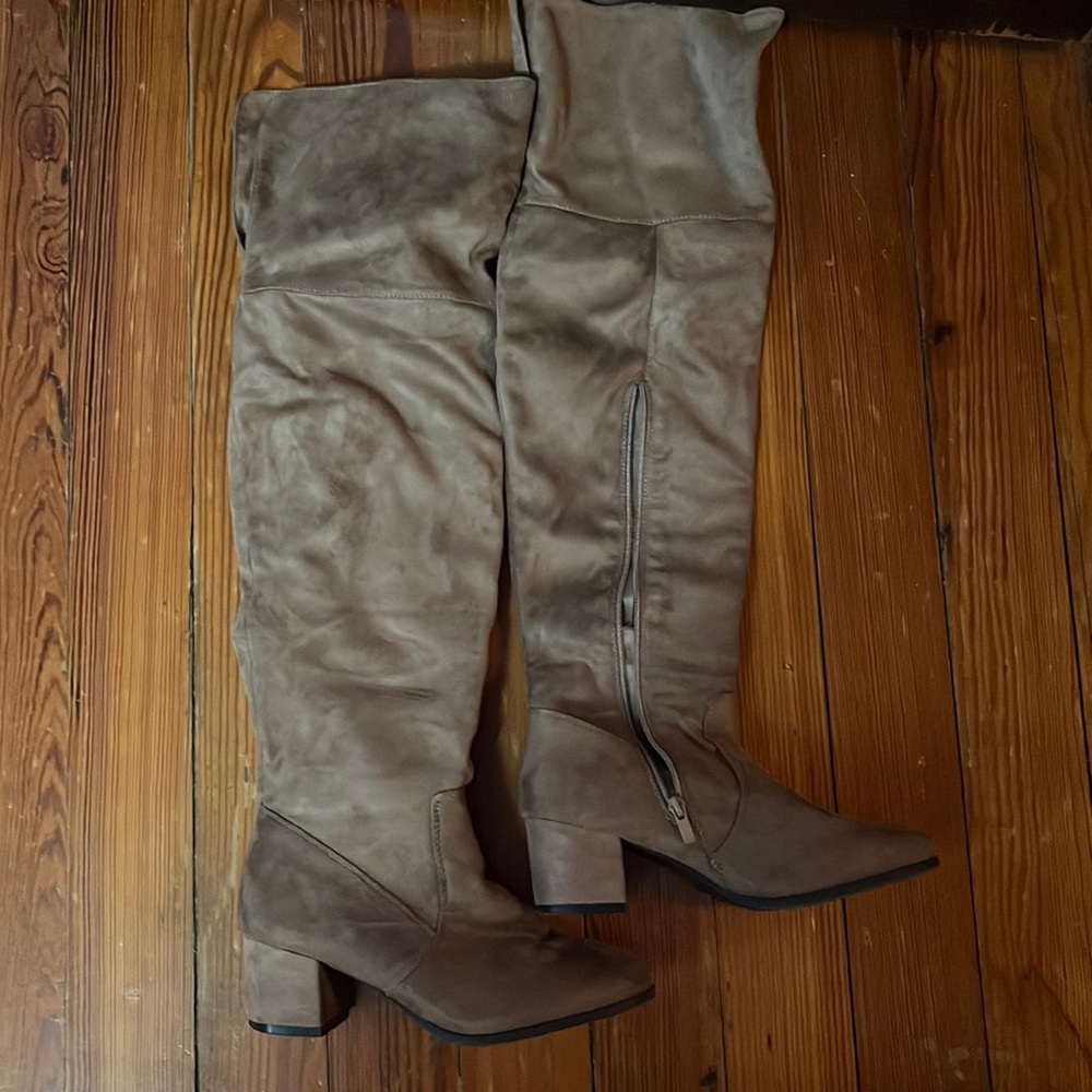 Size 9, brown, suede over the knee boots. Great condition, worn once